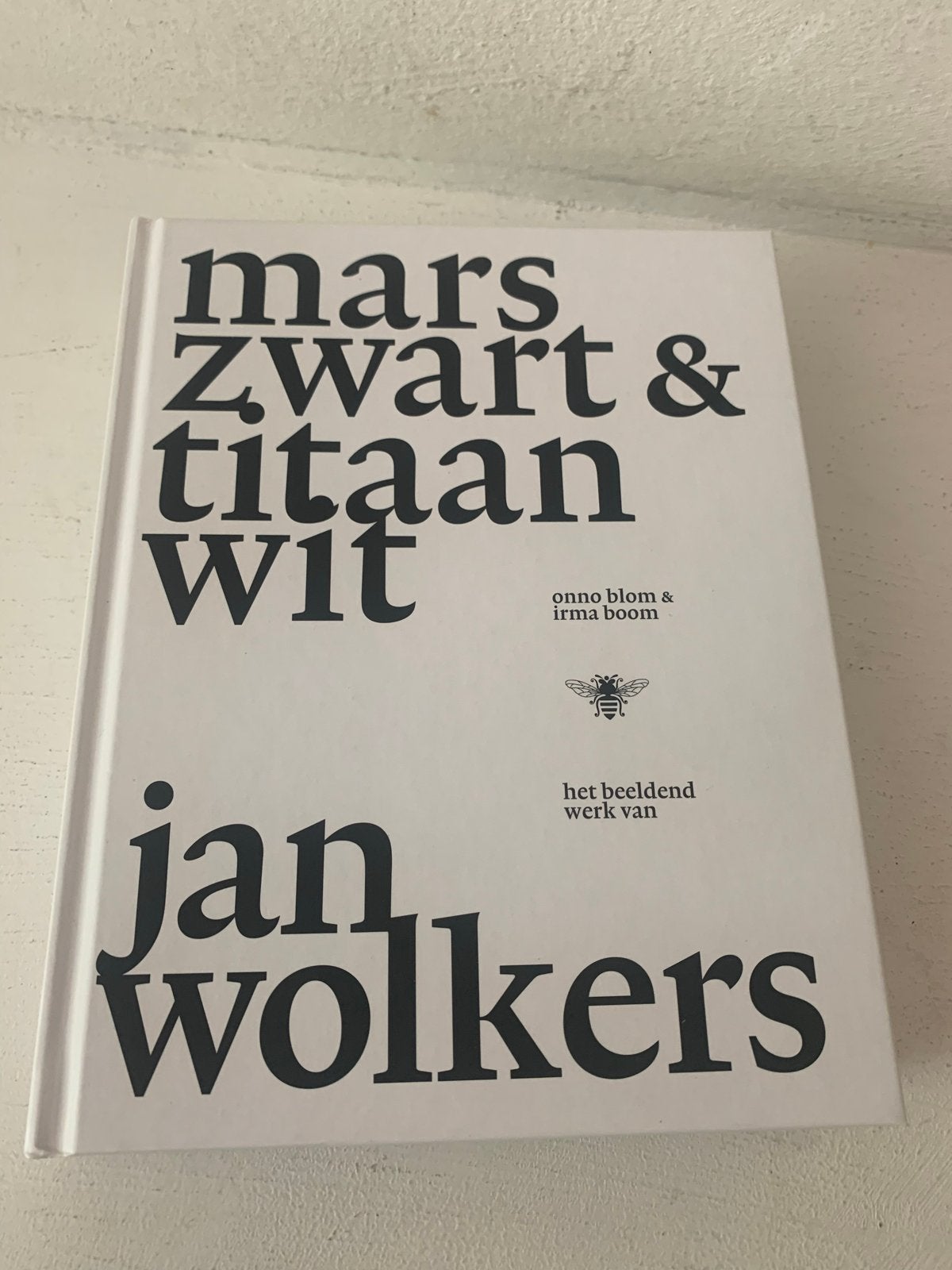 Mars Zwart & Titaan Wit - Het beeldend werk van Jan Wolkers, Ophalen of Verzenden, Zo goed als nieuw, Overige onderwerpen