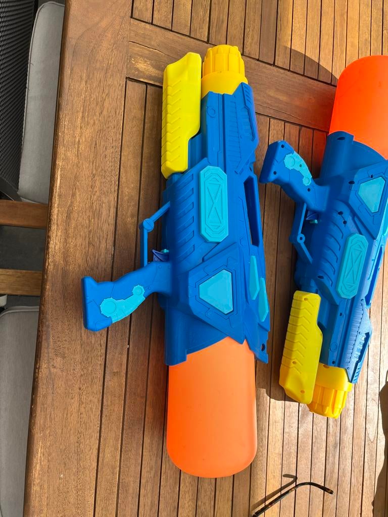 Grote waterpistolen, set van 2, Ophalen, Gebruikt