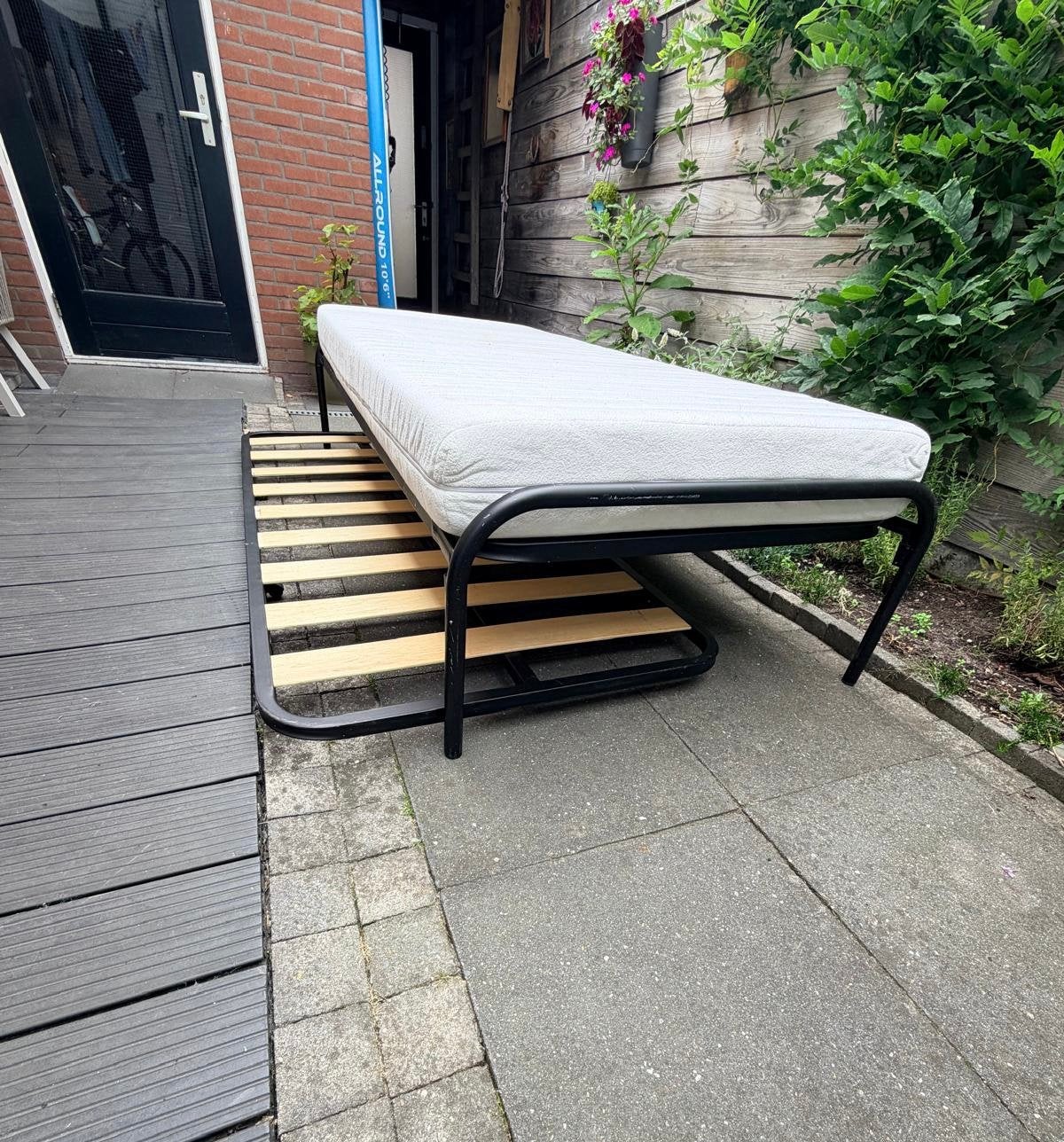 Bed met onderschuifbed, Ophalen, Gebruikt, 90 cm, Eenpersoons