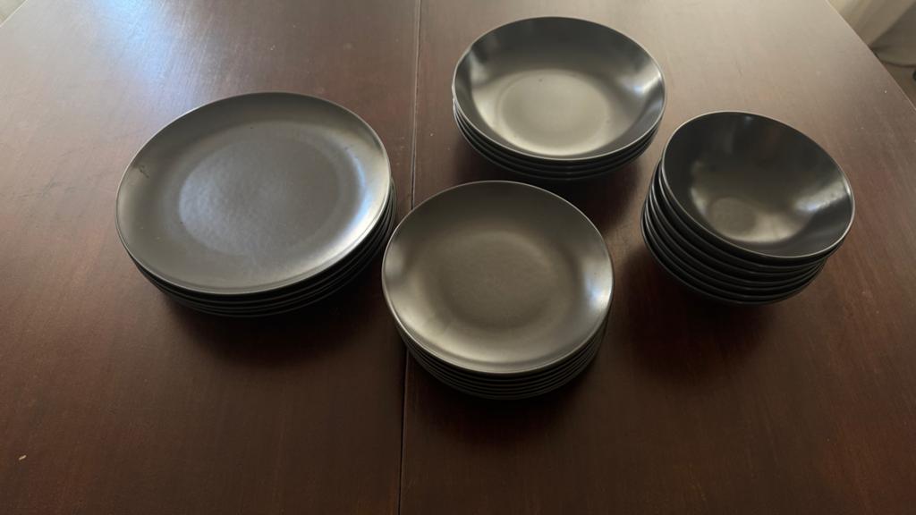 IKEA Färgklar servies - 4 diepe, 6 grote, 8 kleine borden, 7, Huis en Inrichting, Ophalen, Keramiek, Zo goed als nieuw, Effen