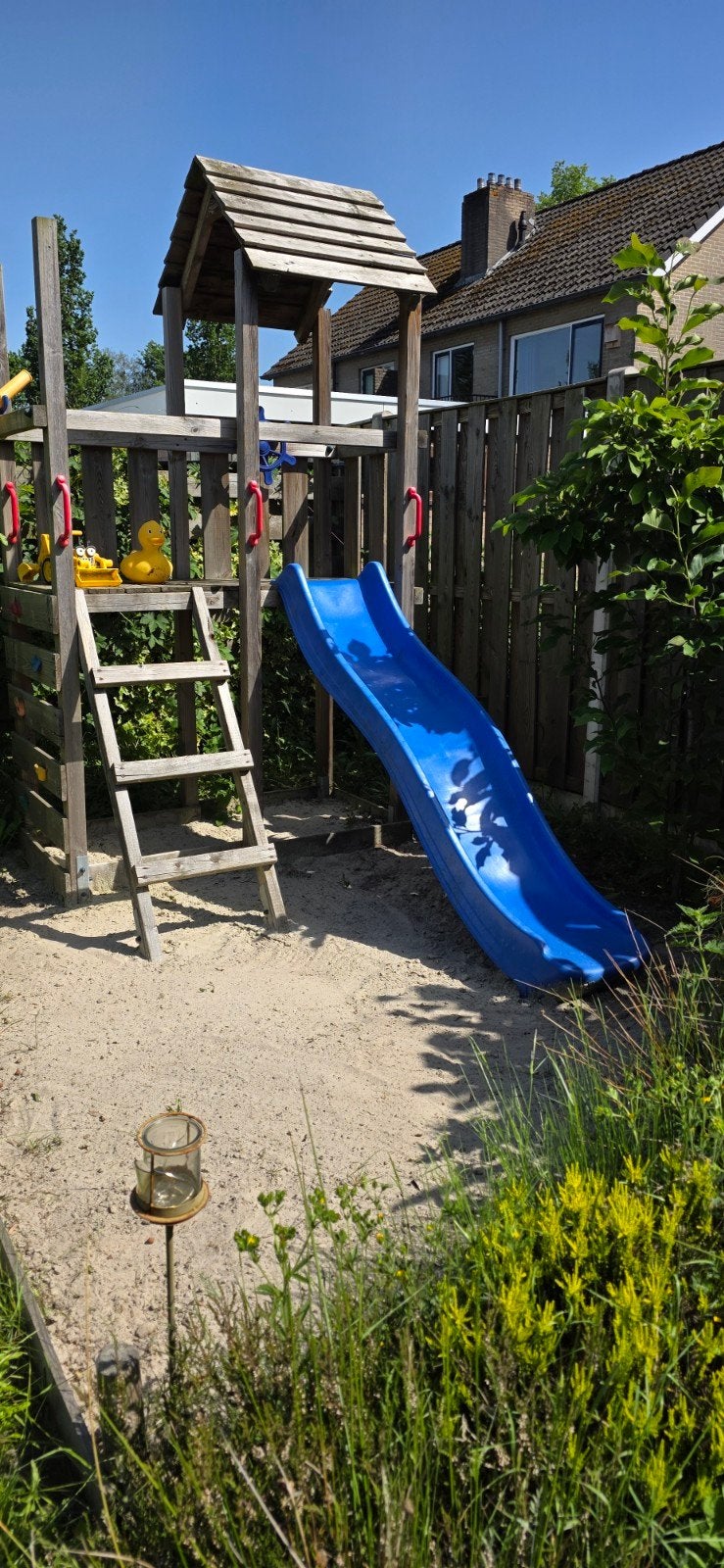 Houten speelhuis, glijbaan, Kinderen en Baby's, Speelgoed | Buiten | Speeltoestellen, Ophalen, Zo goed als nieuw, Glijbaan
