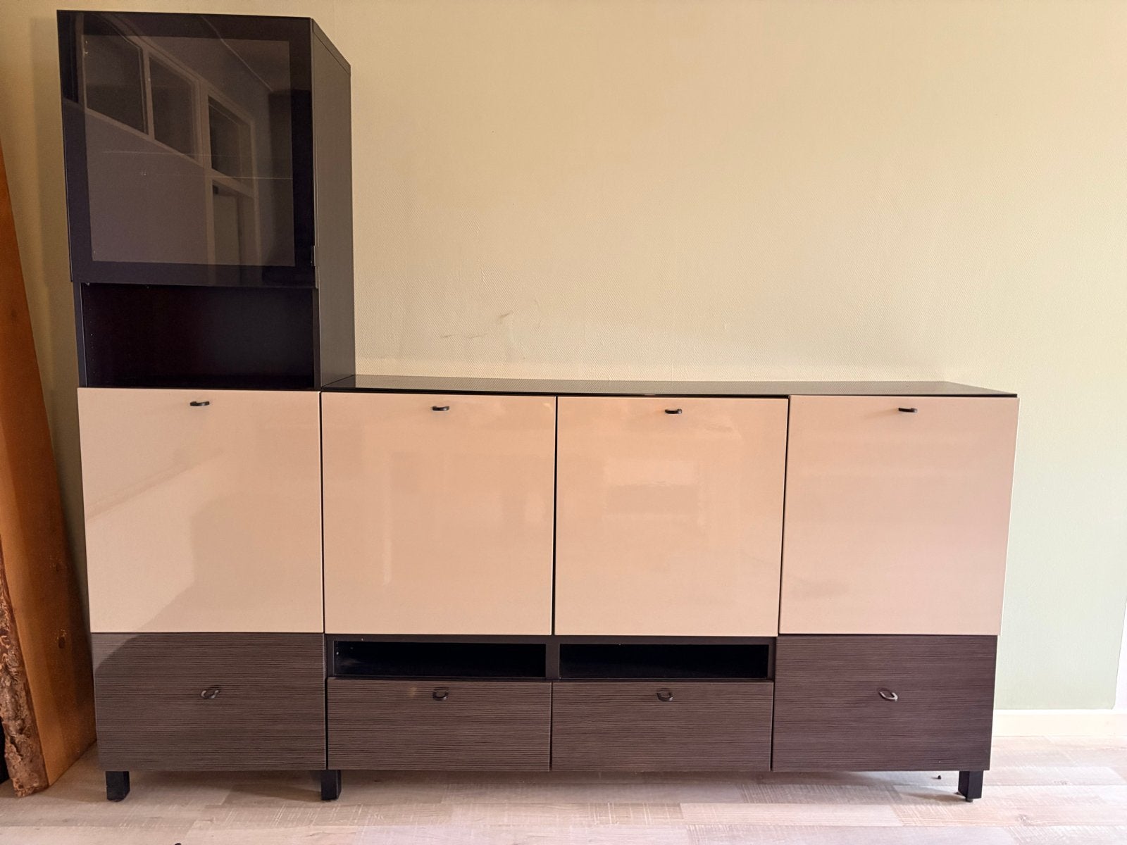 Moderne dressoir met vitrinekast - Zo goed als nieuw, Ophalen, Zo goed als nieuw, 200 cm of meer, 25 tot 50 cm