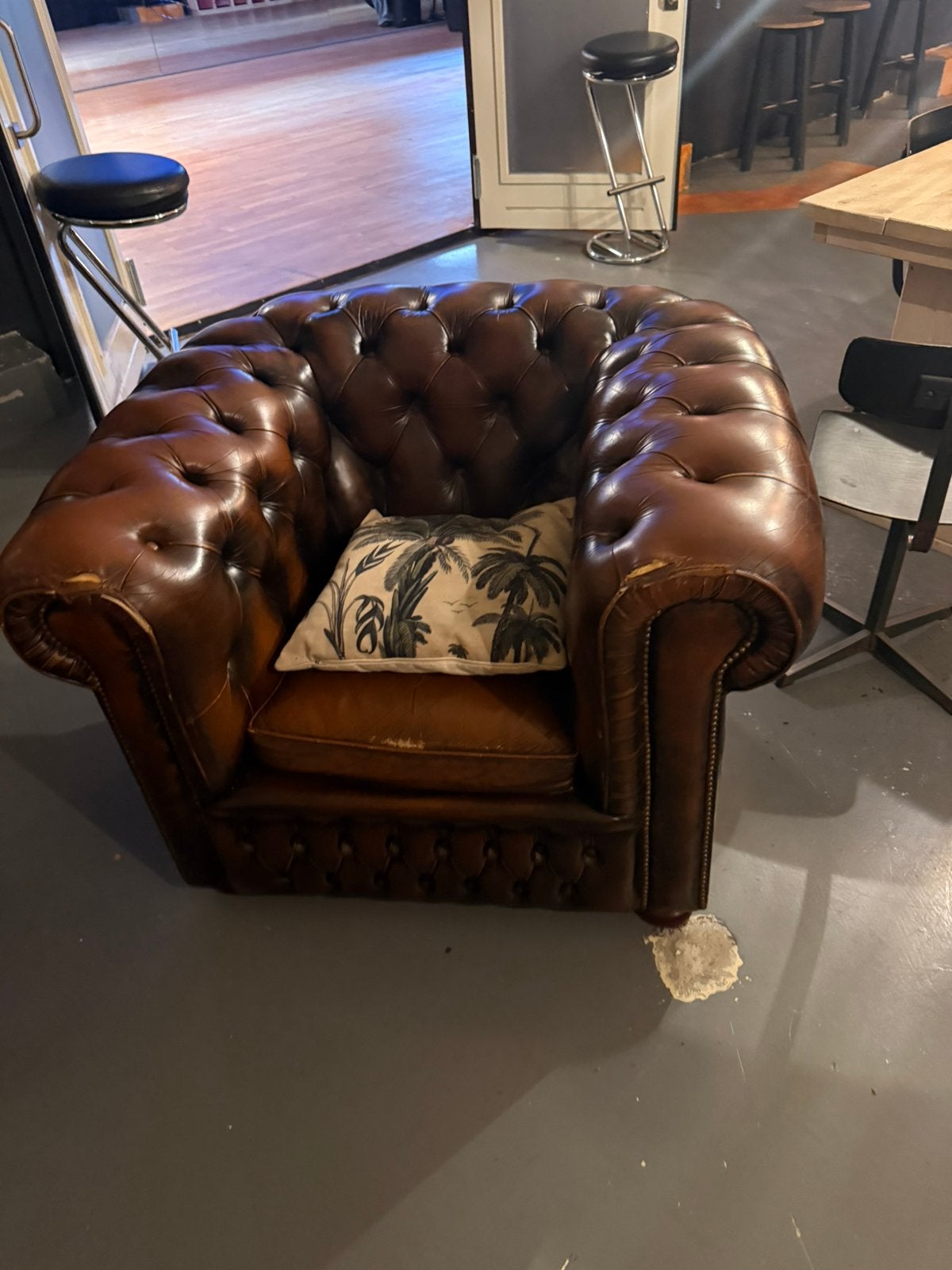 Chesterfield stoel, Ophalen, Zo goed als nieuw, 75 tot 100 cm, 50 tot 75 cm