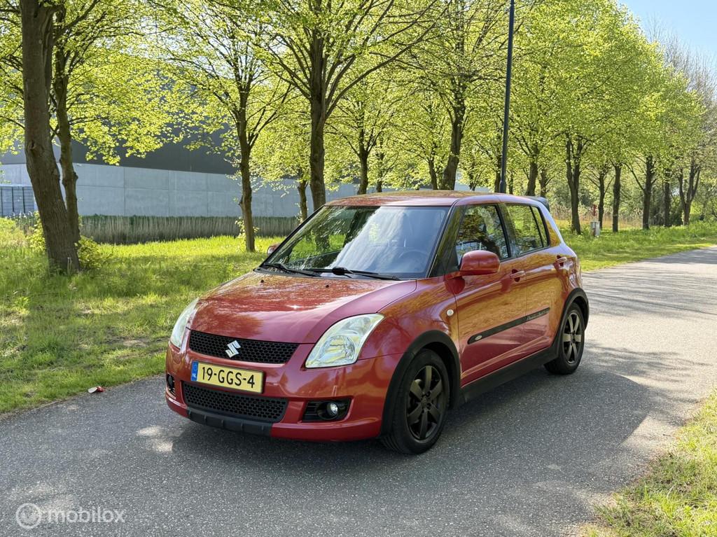 Suzuki Swift 1.3 Shogun*NEW APK 4/27*LEDER*AIRCO*ELEK. RAMEN, Auto's, Voorwielaandrijving, Zwart, 400 kg, Swift