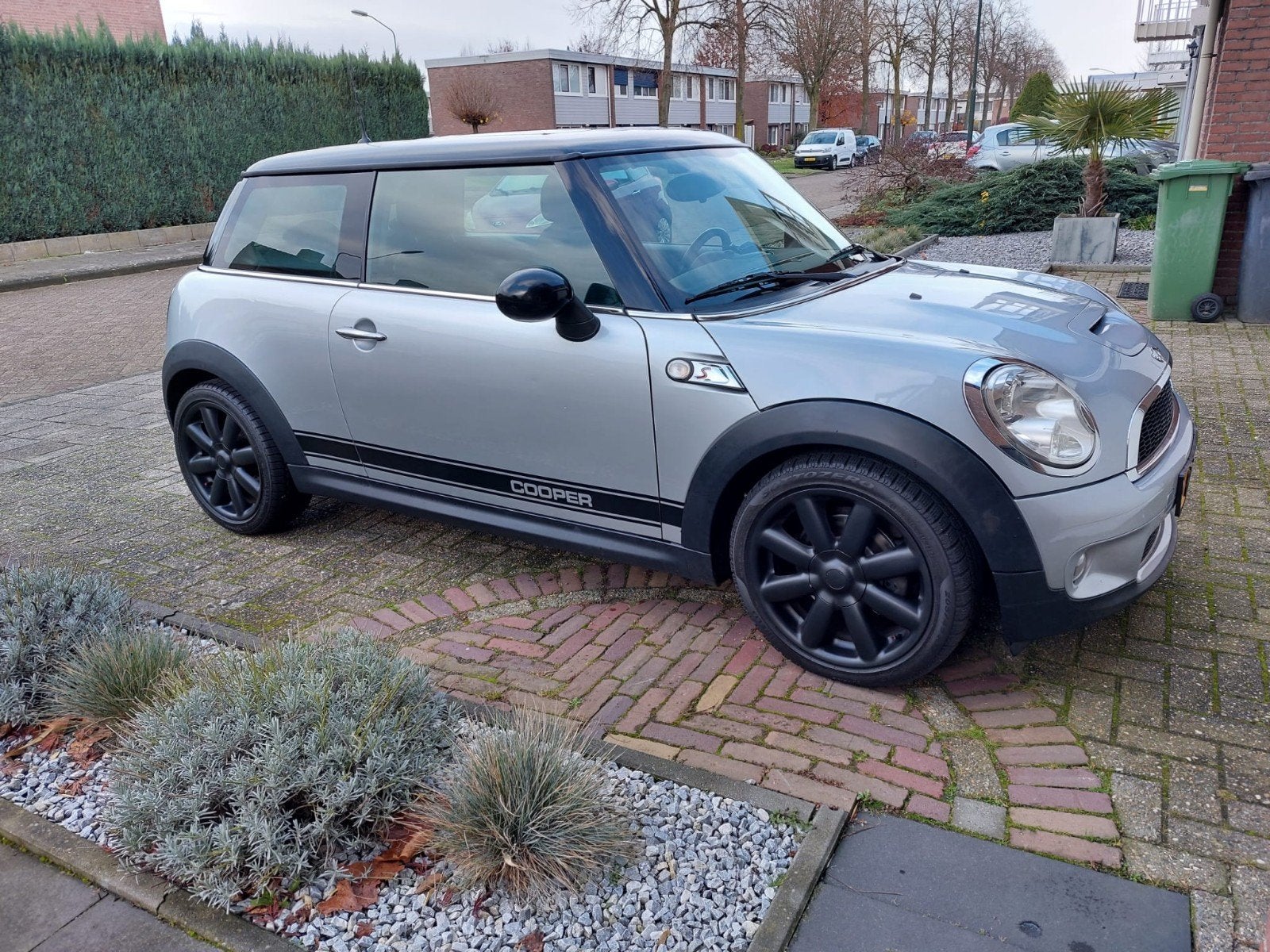 Mini 1.6 Cooper 2006 Grijs, Auto's, Voorwielaandrijving, 750 kg, 4 cilinders, 4 stoelen