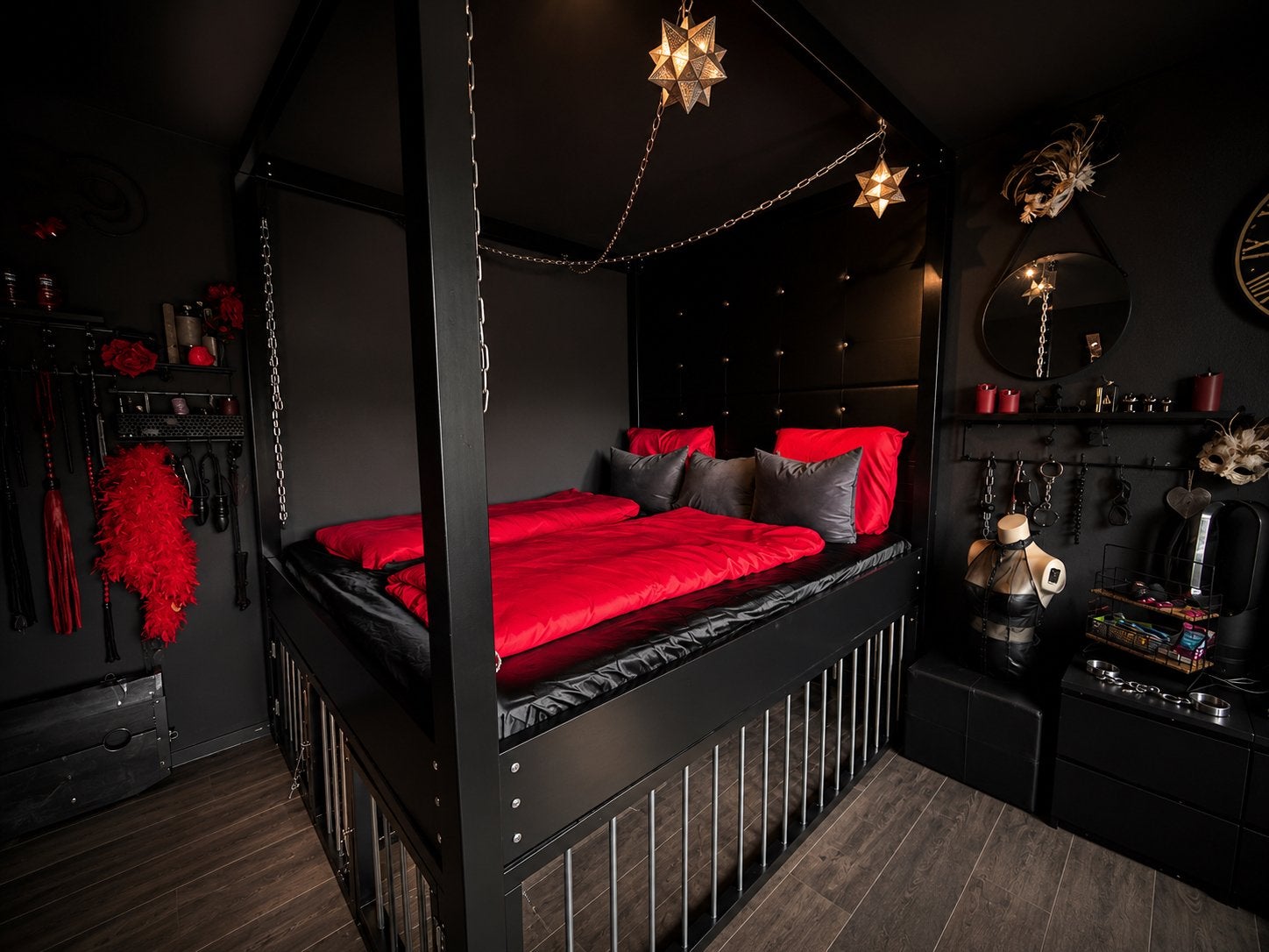 Zwart bondage bed met schandblok en kooien, Ophalen, Zwart, Tweepersoons, Zo goed als nieuw