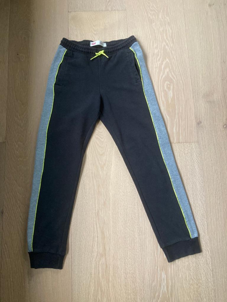 Mooie joggingbroek levi,s maat 176, Ophalen of Verzenden, Zo goed als nieuw, Jongen, Broek