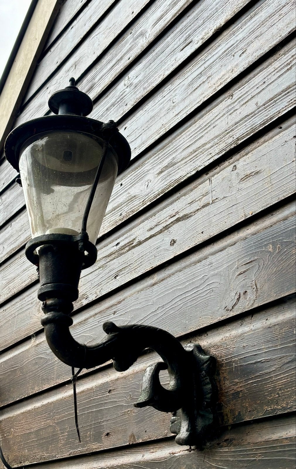 Zware, klassieke buitenlamp van goede kwaliteit, Tuin en Terras, Ophalen, Gebruikt, Netvoeding, Hanglamp
