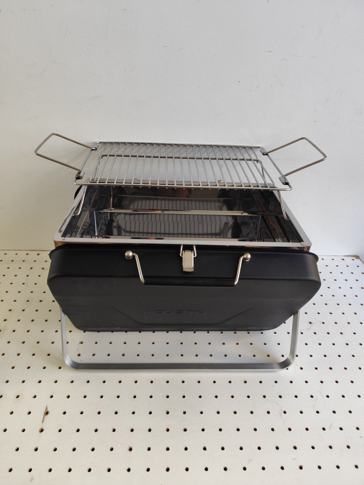 Draagbare BBQ Gusto - Compact en Handig voor Onderweg, Ophalen of Verzenden, Gebruikt