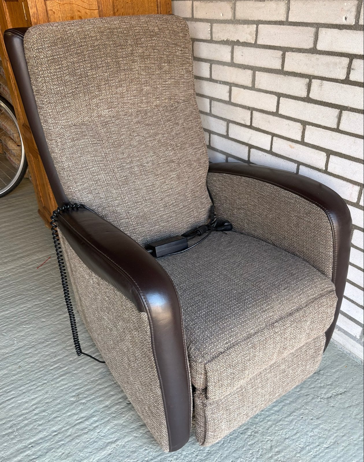 Relaxfauteuil sta-op-stoel met sta-op functie merk: Stawett, Ophalen, Leer, Zo goed als nieuw, Eén