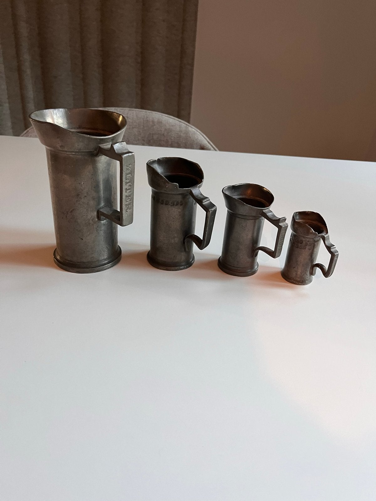 Set van 4 antieke tinnen maatbekers, Antiek en Kunst, Antiek | Tin, Ophalen of Verzenden