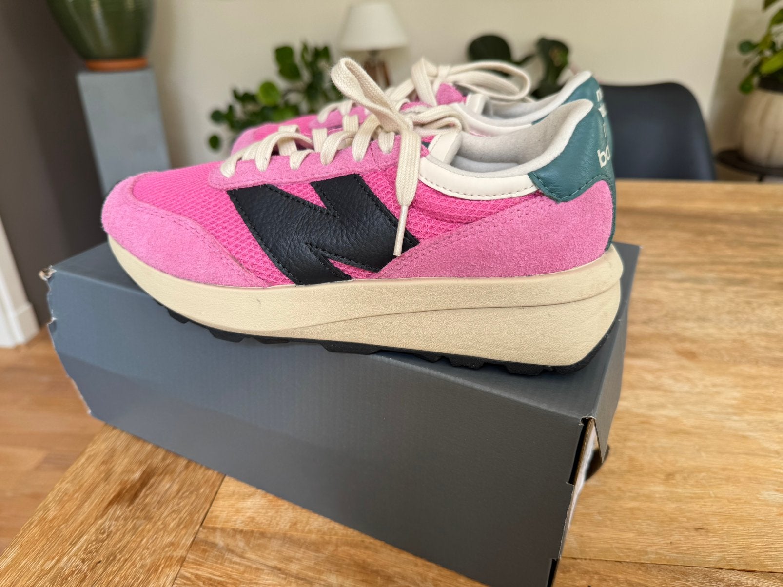 New Balance U370EA Sneakers - Roze/Zwart/Groen, Kleding | Dames, Schoenen, Nieuw, Ophalen of Verzenden, Sneakers of Gympen, Roze