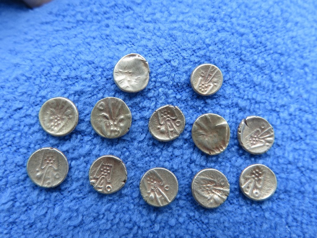 12 Gouden muntjes van Fanam India - ca. 1700 - bodemvondst, Ophalen of Verzenden, Zuid-Azië, Setje, Goud