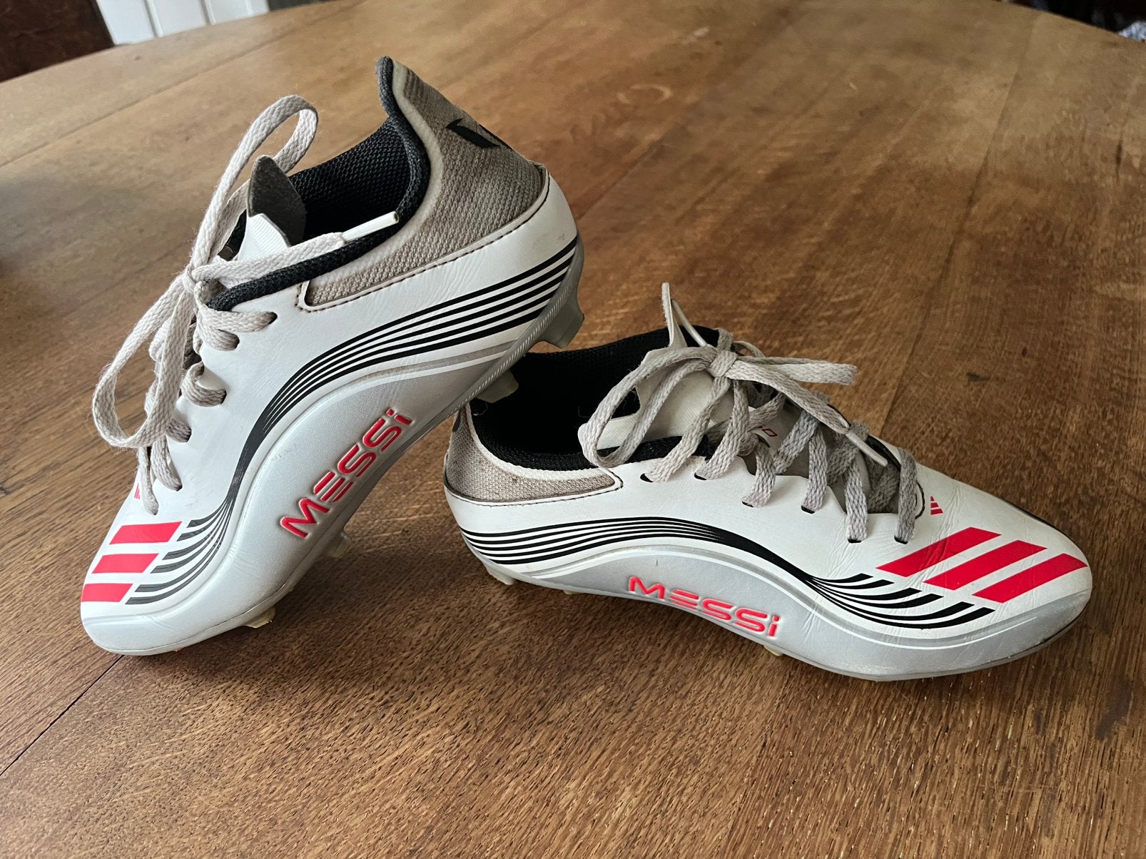 Voetbalschoenen Messi maat 35, Sport en Fitness, Voetbal, Gebruikt, Maat XS of kleiner, Schoenen, Ophalen of Verzenden