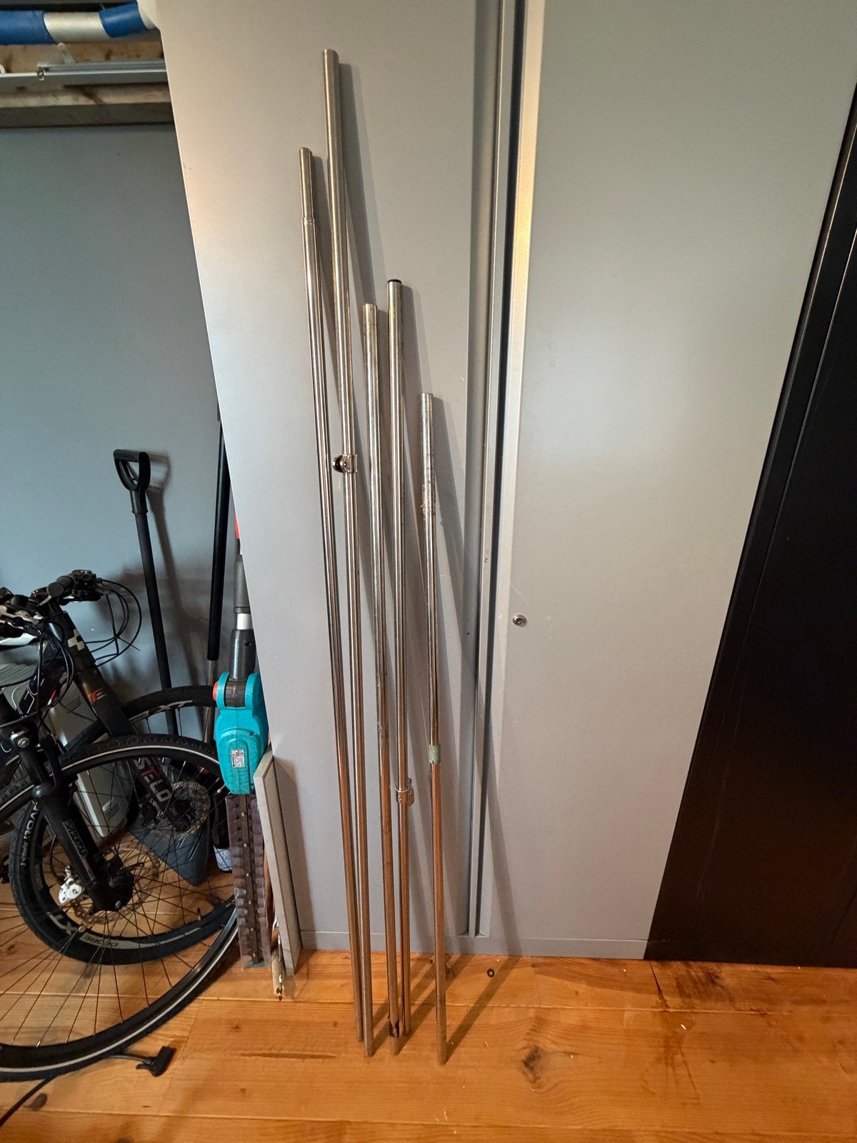 Gratis. Roestvrijstalen stangen/buizen, div lengtes, Doe-het-zelf en Verbouw, Ophalen of Verzenden, Gebruikt, Overige metalen
