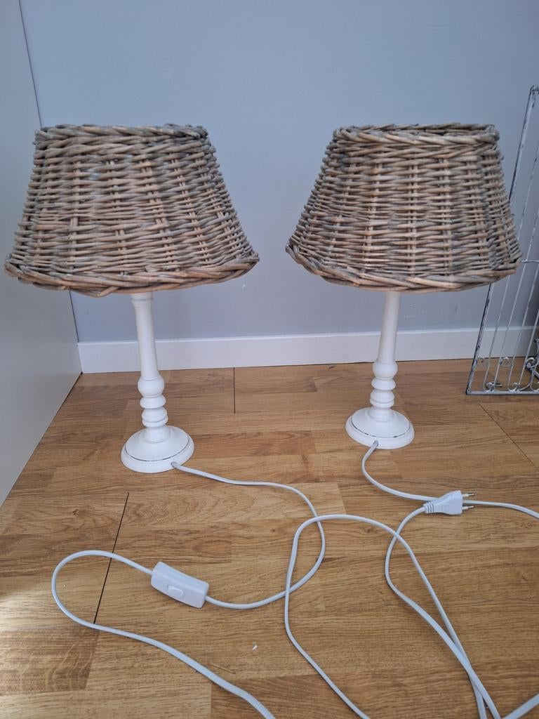 Landelijke tafellampen 2x, met rieten lampenkappen, Huis en Inrichting, Lampen | Tafellampen, Ophalen of Verzenden, Overige materialen