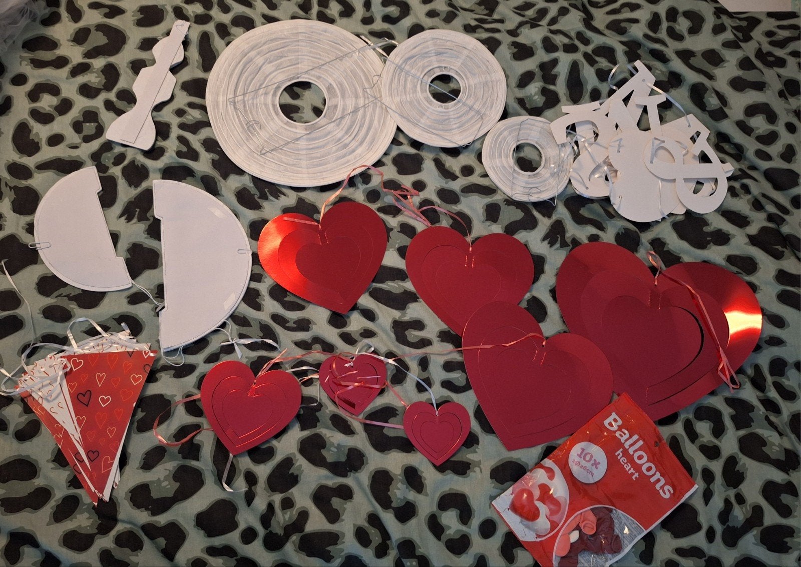Doos vol bruiloft versiering - Just Married, tule, etc., Ophalen of Verzenden, Gebruikt, Versiering, Geboorte of Huwelijk