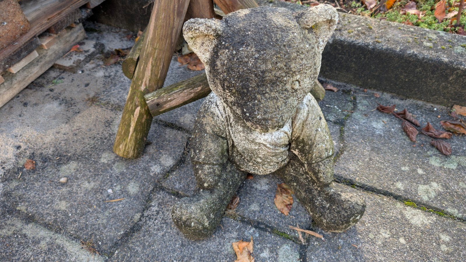 Gratis af te halen: betonnen beertje, Tuin en Terras, Ophalen, Gebruikt, Steen, Dierenbeeld