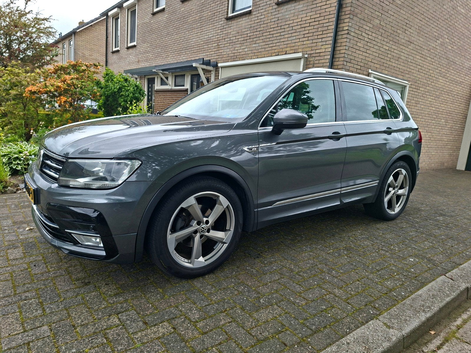 Volkswagen Tiguan 1.4 TSI R-line  incl.20 inch sportvel, Voorwielaandrijving, 1800 kg, 4 cilinders, Origineel Nederlands