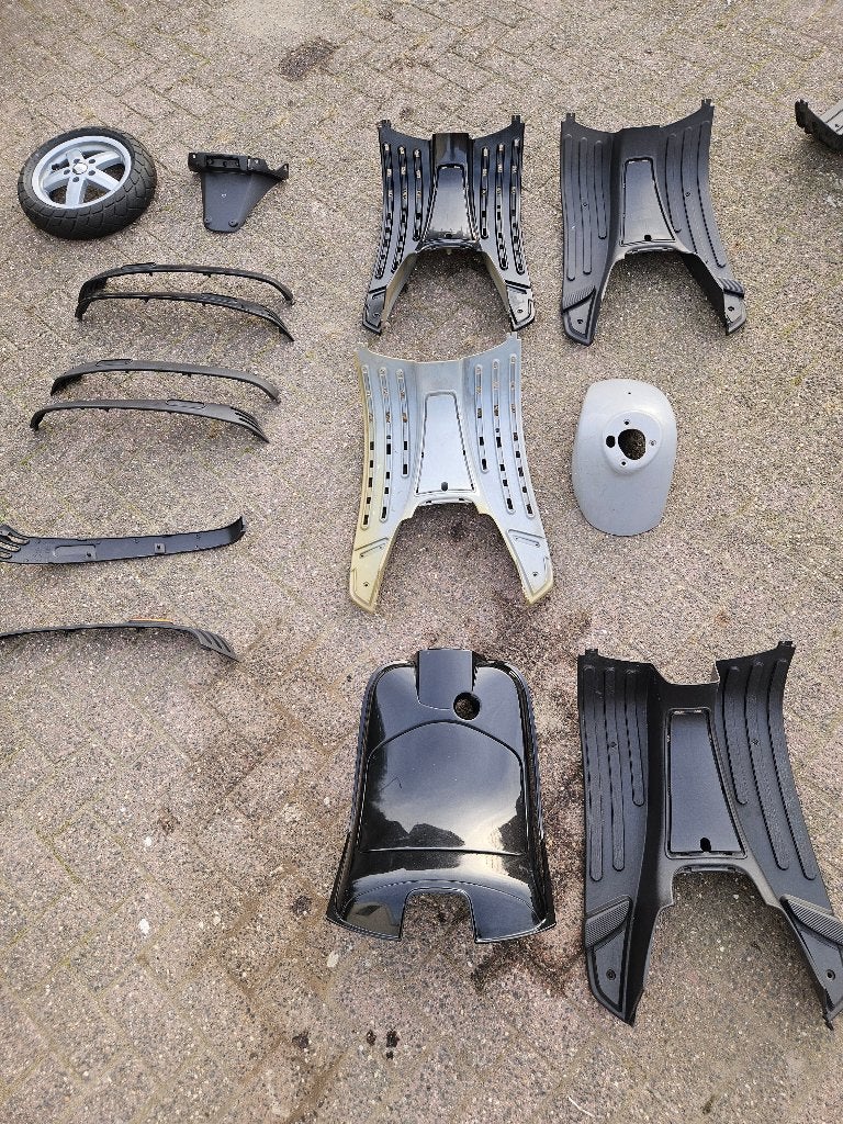 Nieuw PIAGGIO Vespa LX acherspatbord REAR FENDER 622904400, Fietsen en Brommers, Piaggio, Spatbord, Nieuw, Ophalen of Verzenden