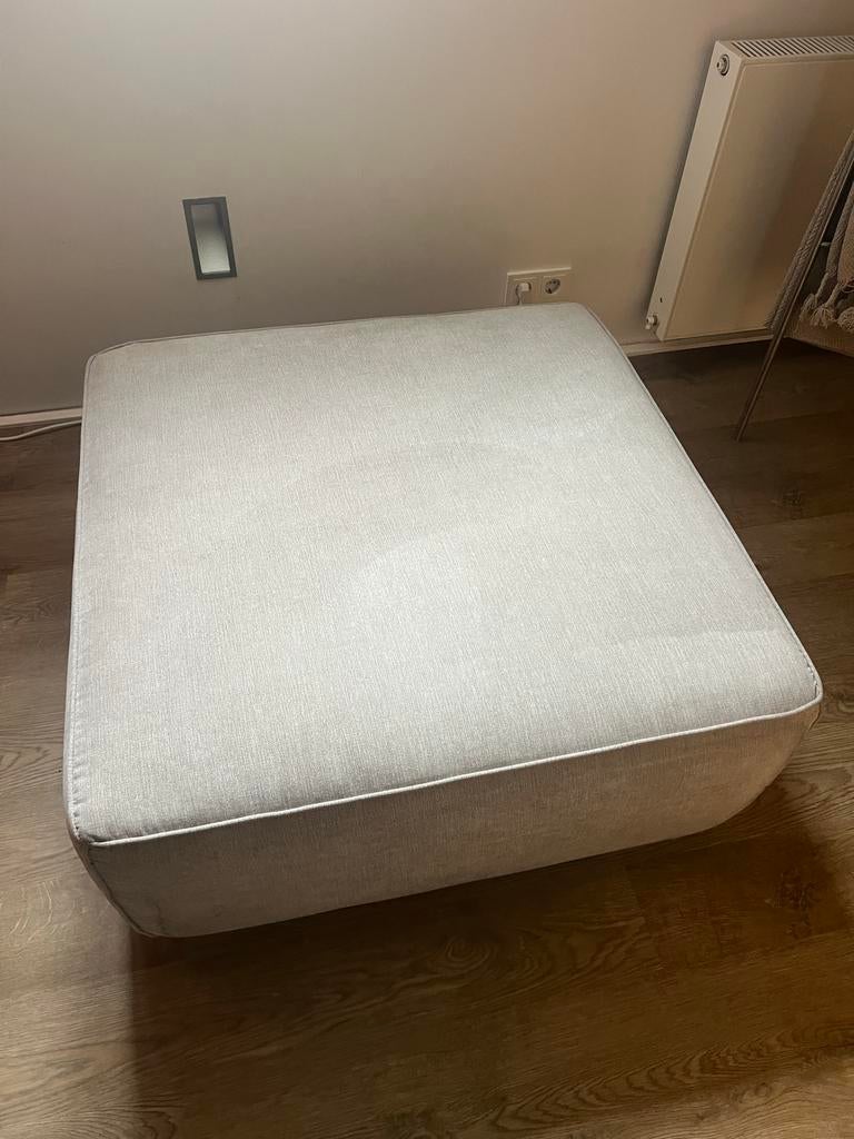Beige stoffen hocker/poef, Ophalen, Zo goed als nieuw, Vierkant