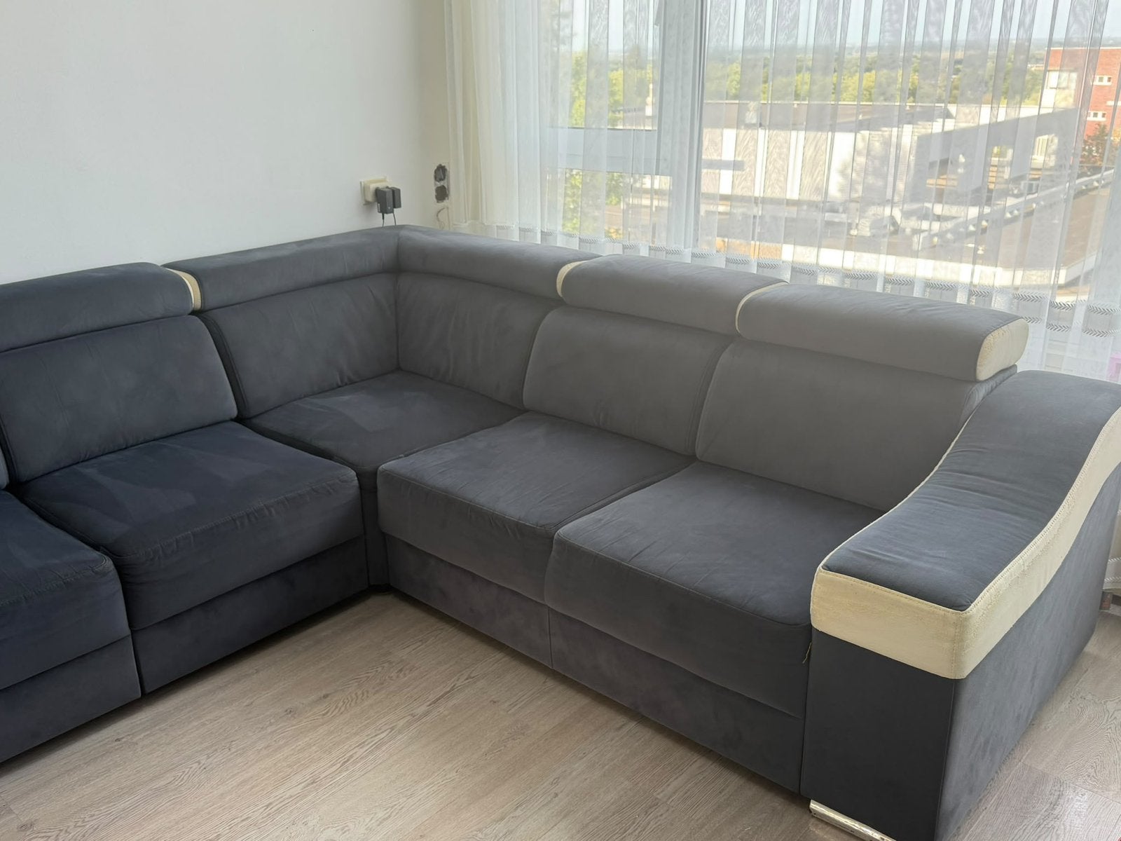 tafel met  6 stoelen (bank is verkocht), Ophalen