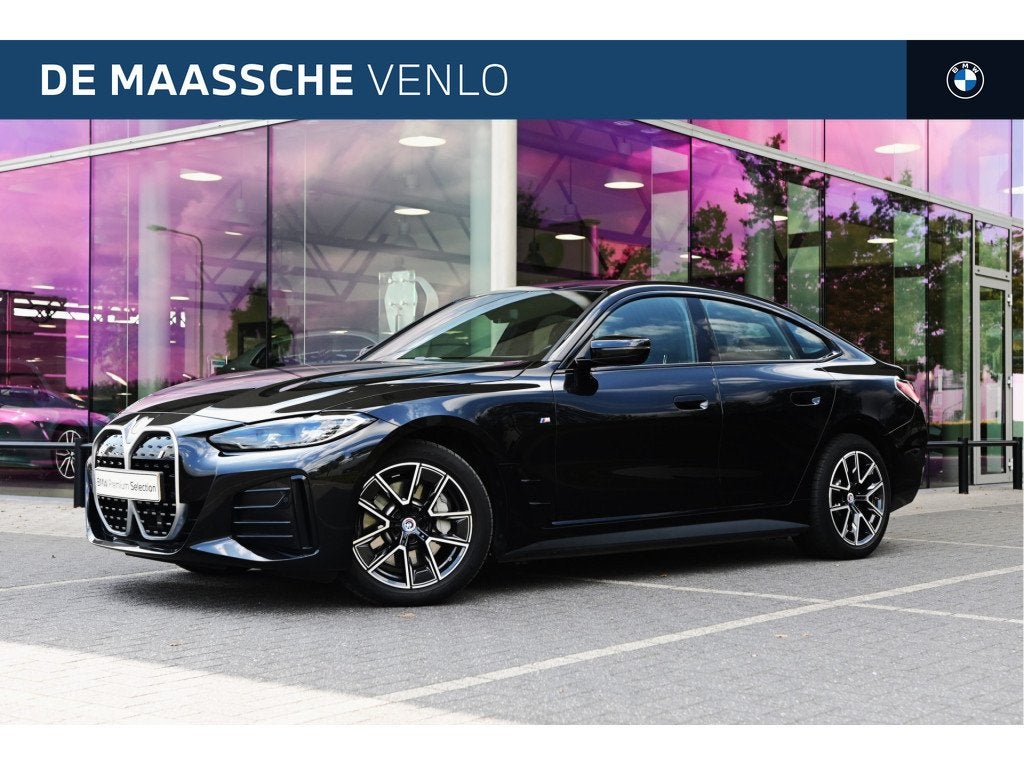 BMW i4 eDrive40 M Sport / Live Cockpit Plus / Parking Assist, Dealer onderhouden, Achterwielaandrijving, Zwart, Met garantie (alle)