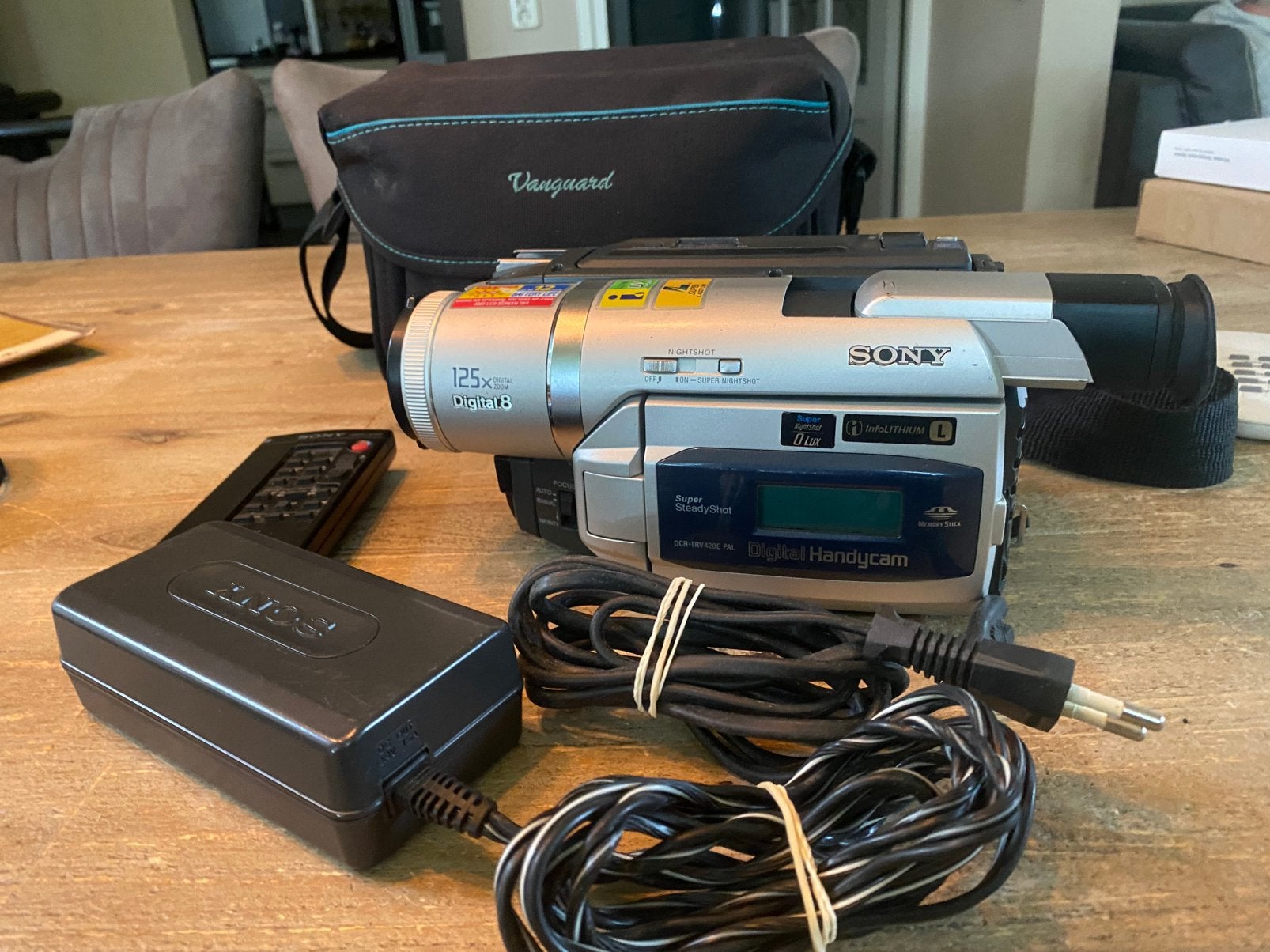 Sony digital8 video camera DCR TRV420E compleet, Gebruikt, 20x of meer, Overige soorten, Ophalen of Verzenden