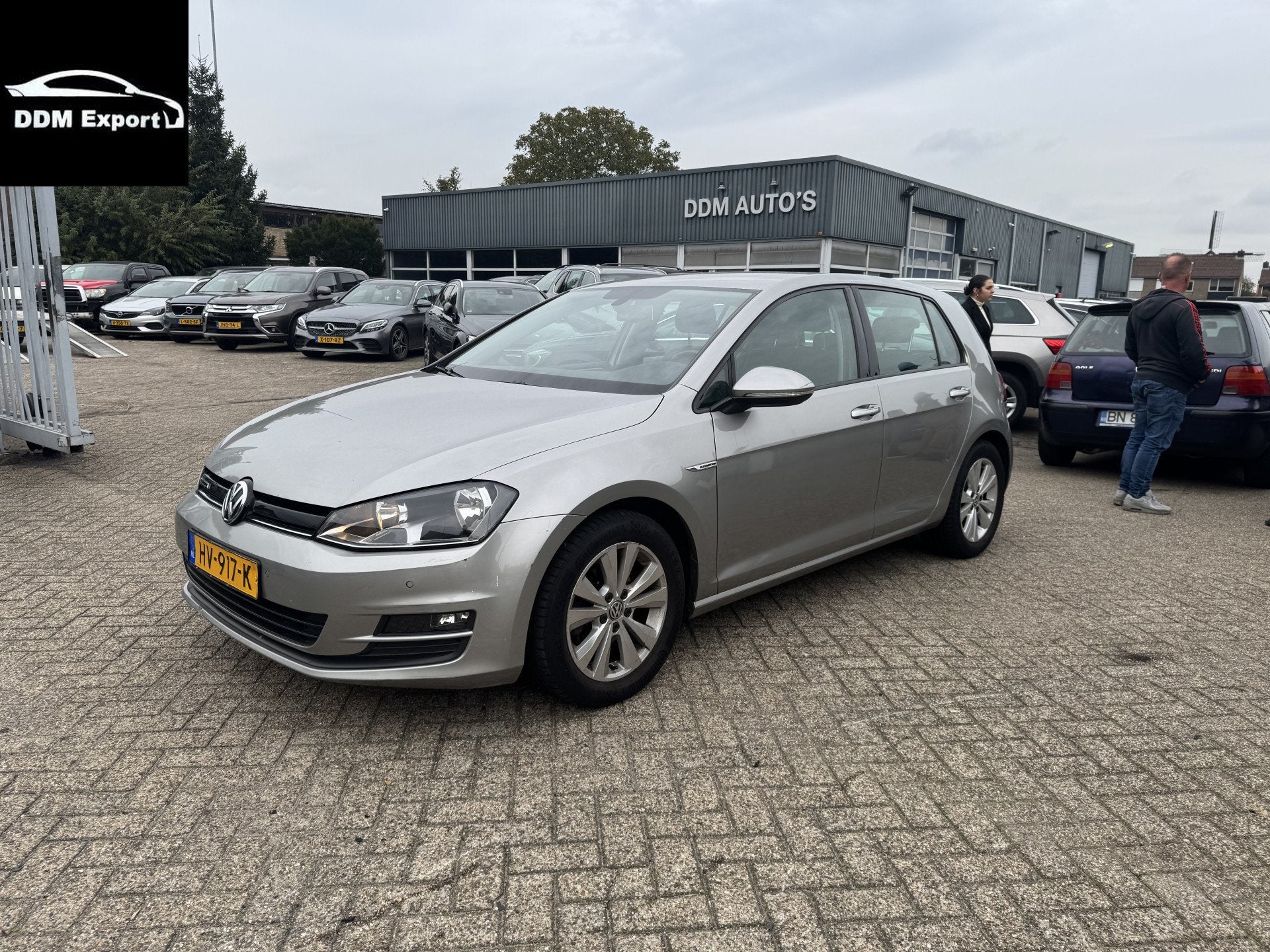 Volkswagen Golf 1.0 TSI Comfortline (bj 2016, automaat), 1154 kg, Gebruikt, Euro 6, Verwarmde buitenspiegels