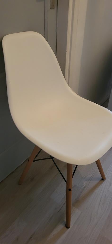 Witte stoel met houten poten - Eames stijl, Wit, Zo goed als nieuw, Modern, Eames stijl, Eén