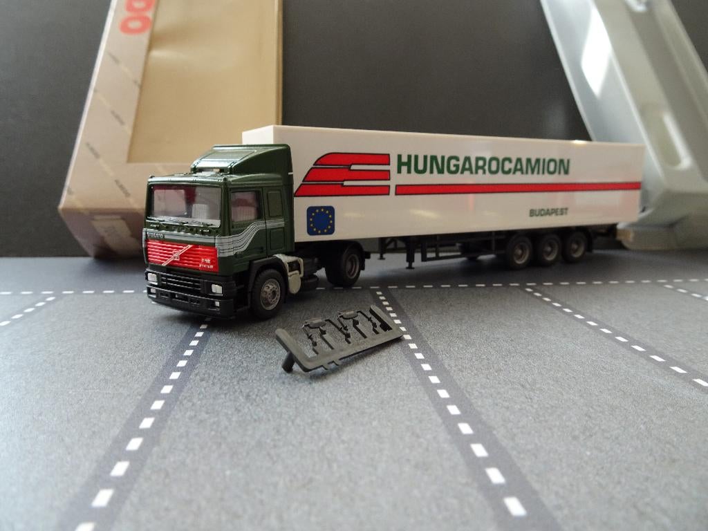 686 albedo herpa volvo f12 hungarocamion waberers 1:87 truck, Ophalen of Verzenden, Zo goed als nieuw, Bus of Vrachtwagen, Herpa