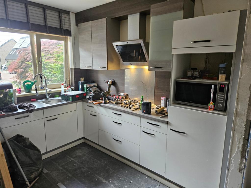 Keuken in prima staat., Huis en Inrichting, Keuken | Complete keukens, Gebruikt, Wit, Hoekkeuken, Ophalen of Verzenden