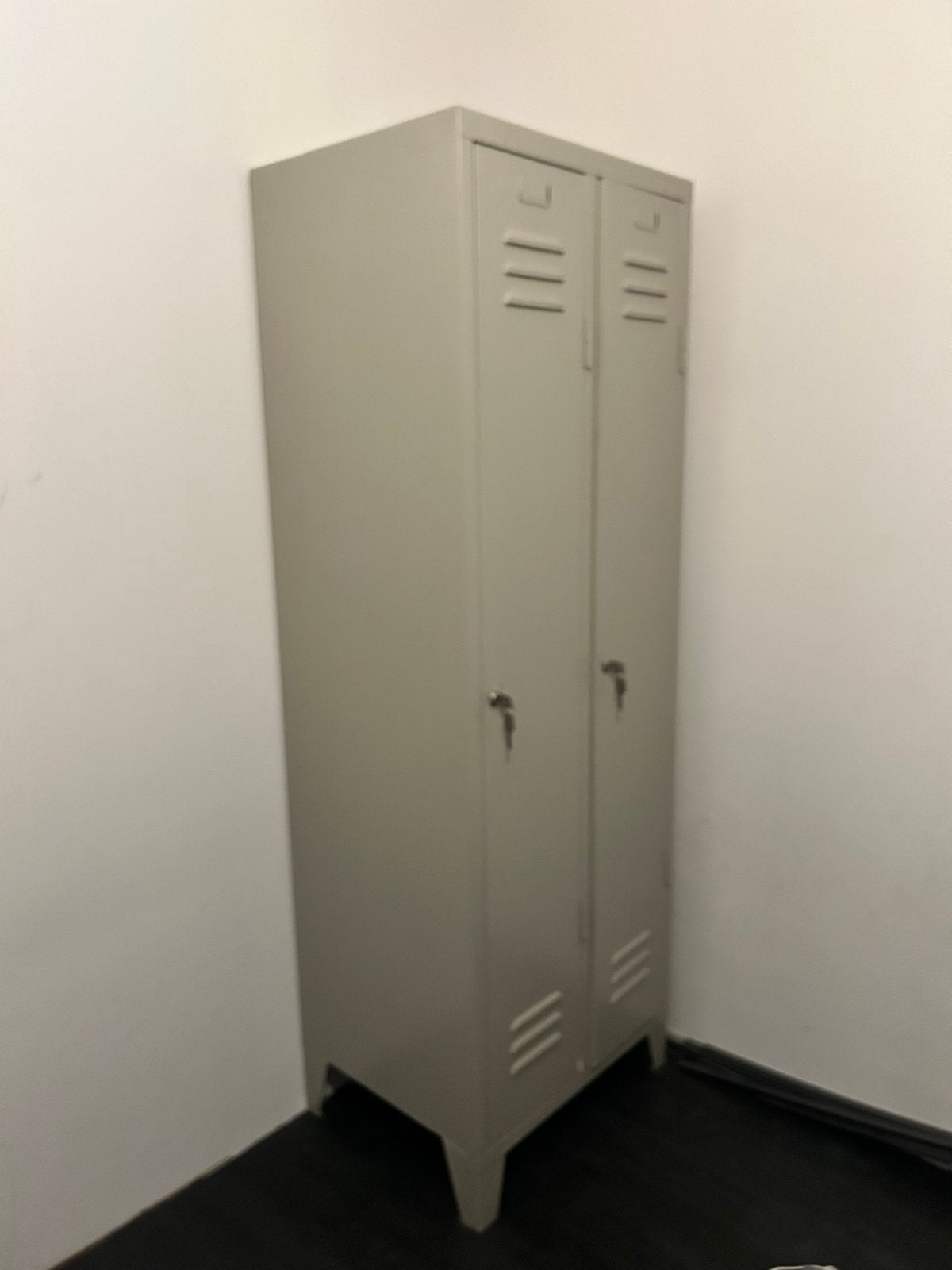 Metalen locker met 2 deuren en sleutels, Ophalen of Verzenden, Gebruikt