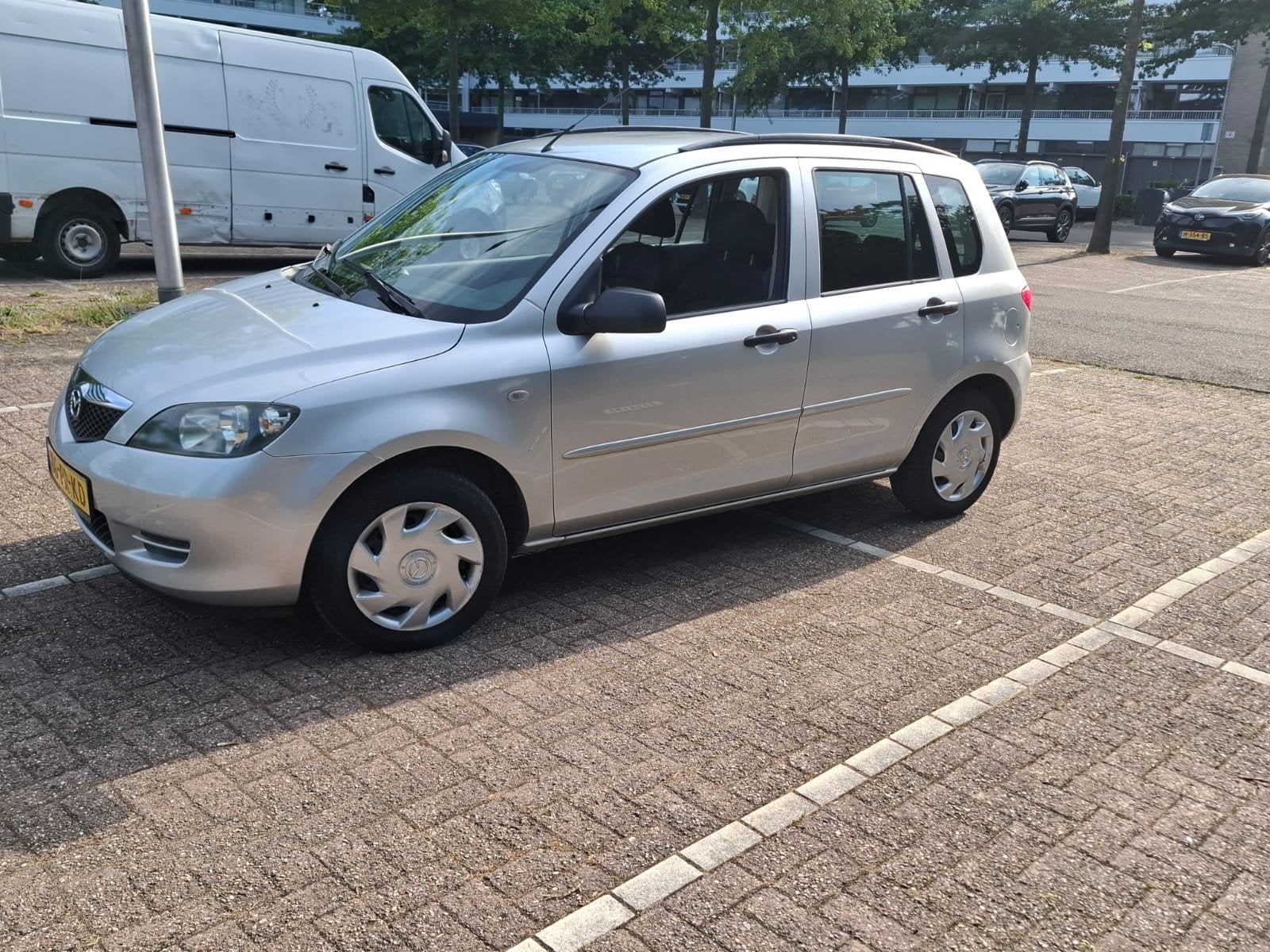 Mazda 2 1.4 16V 2004 Grijs, Voorwielaandrijving, 15 km/l, 40 €/maand, 4 cilinders