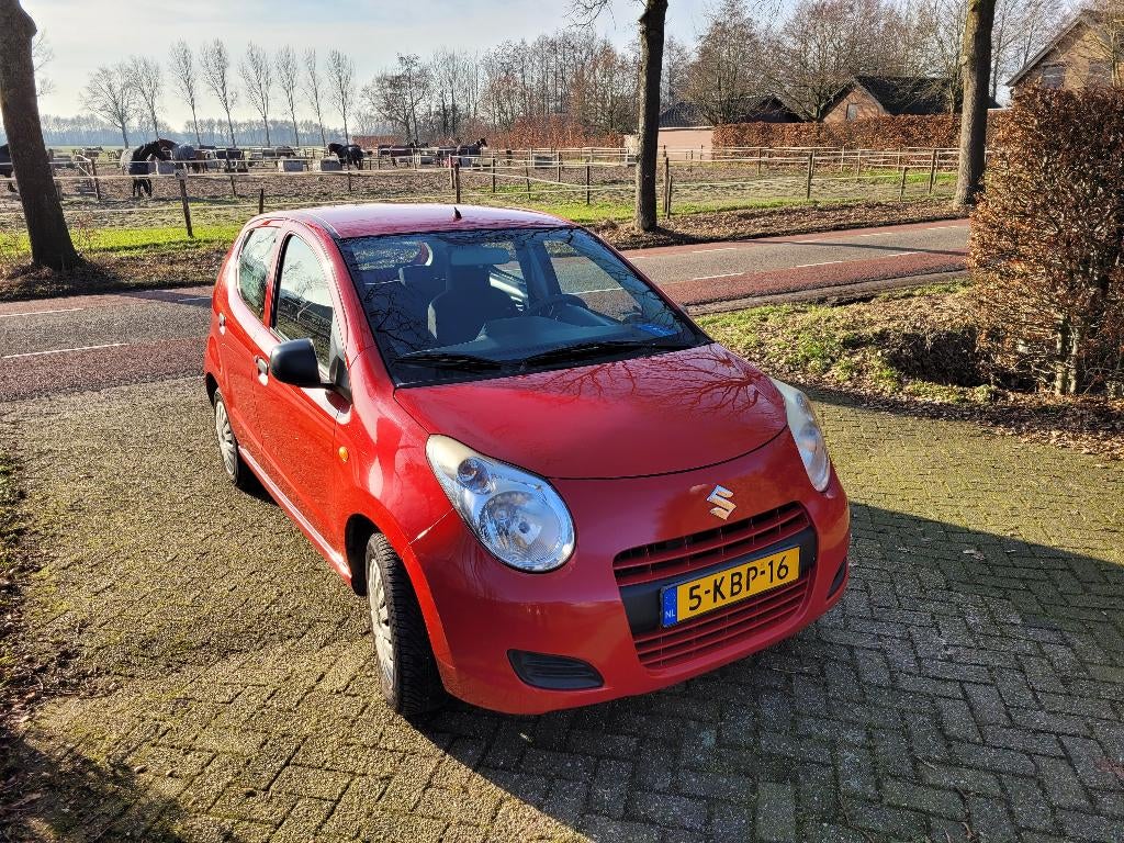 Suzuki Alto 1.0 2013 Rood, Auto's, Voorwielaandrijving, 200 kg, 4 stoelen, Origineel Nederlands