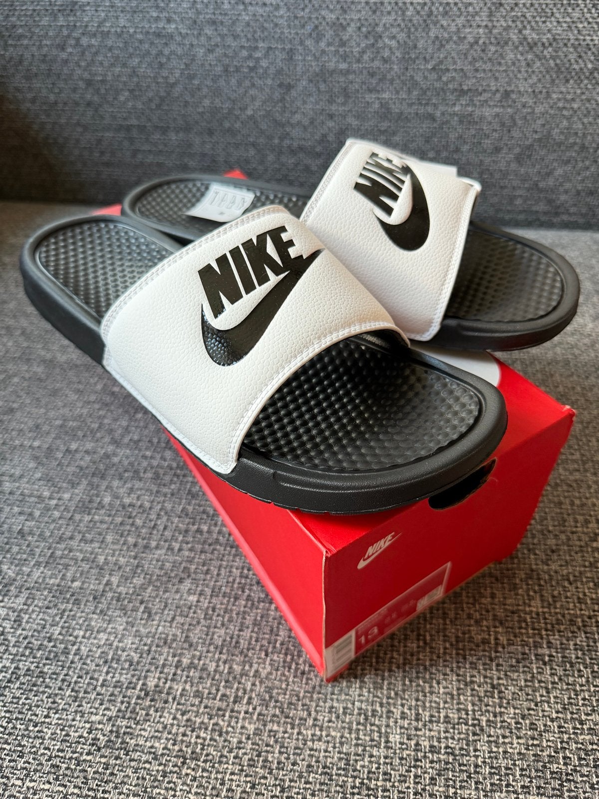 Nike Benassi JDI Slippers Maat 47.5 - Nieuw met doos, Kleding | Heren, Schoenen, Slippers, Wit, Nieuw, Ophalen of Verzenden