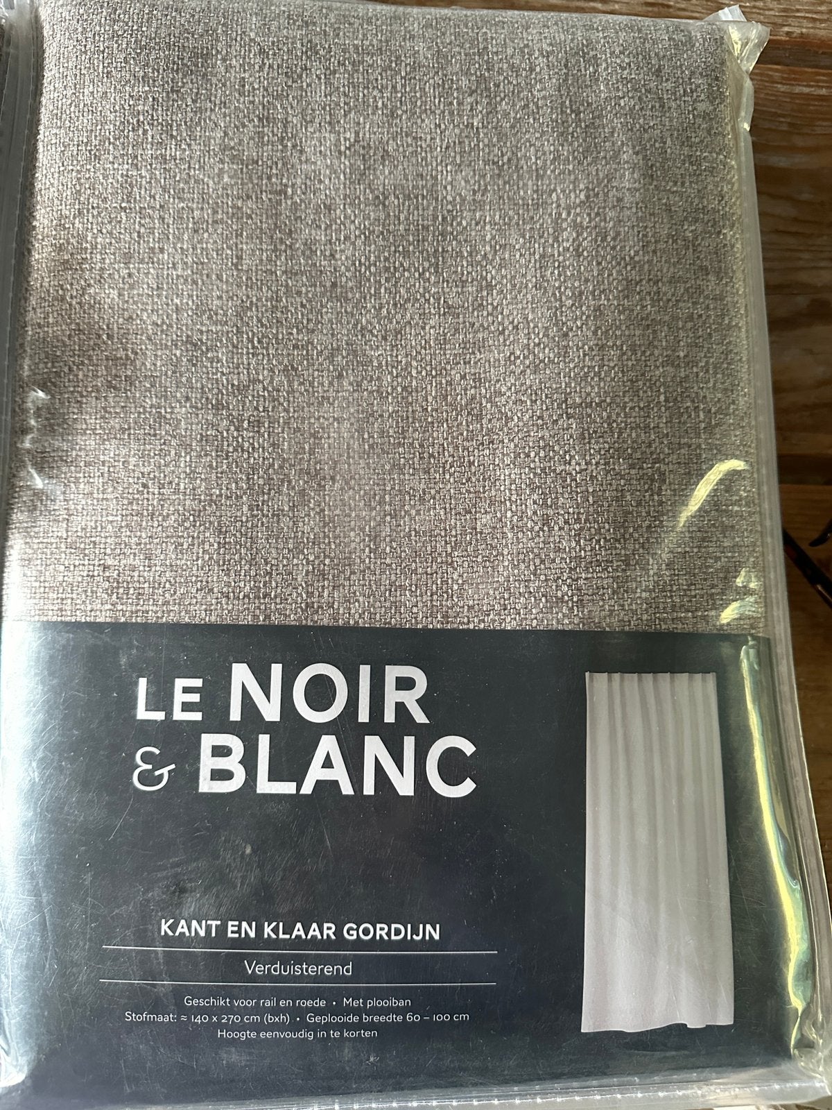 Le Noir & Blanc kant en klaar gordijn verduisterend zand, Ophalen of Verzenden, Zo goed als nieuw, Tweepersoons, Deken of Dekbed