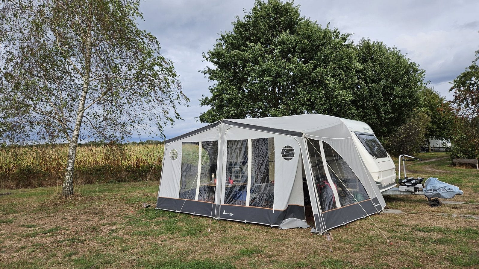 Chateau Calista 390, 1999 mover, fietsendrager, voortent, Caravans en Kamperen, Caravans, Chateau, Rondzit, Omvormbare zithoek