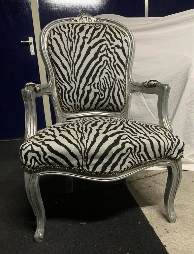 Stijlvolle stoel met zebraprint en zilveren frame, Huis en Inrichting, Stoelen, Ophalen, Zwart, Zo goed als nieuw, Eén