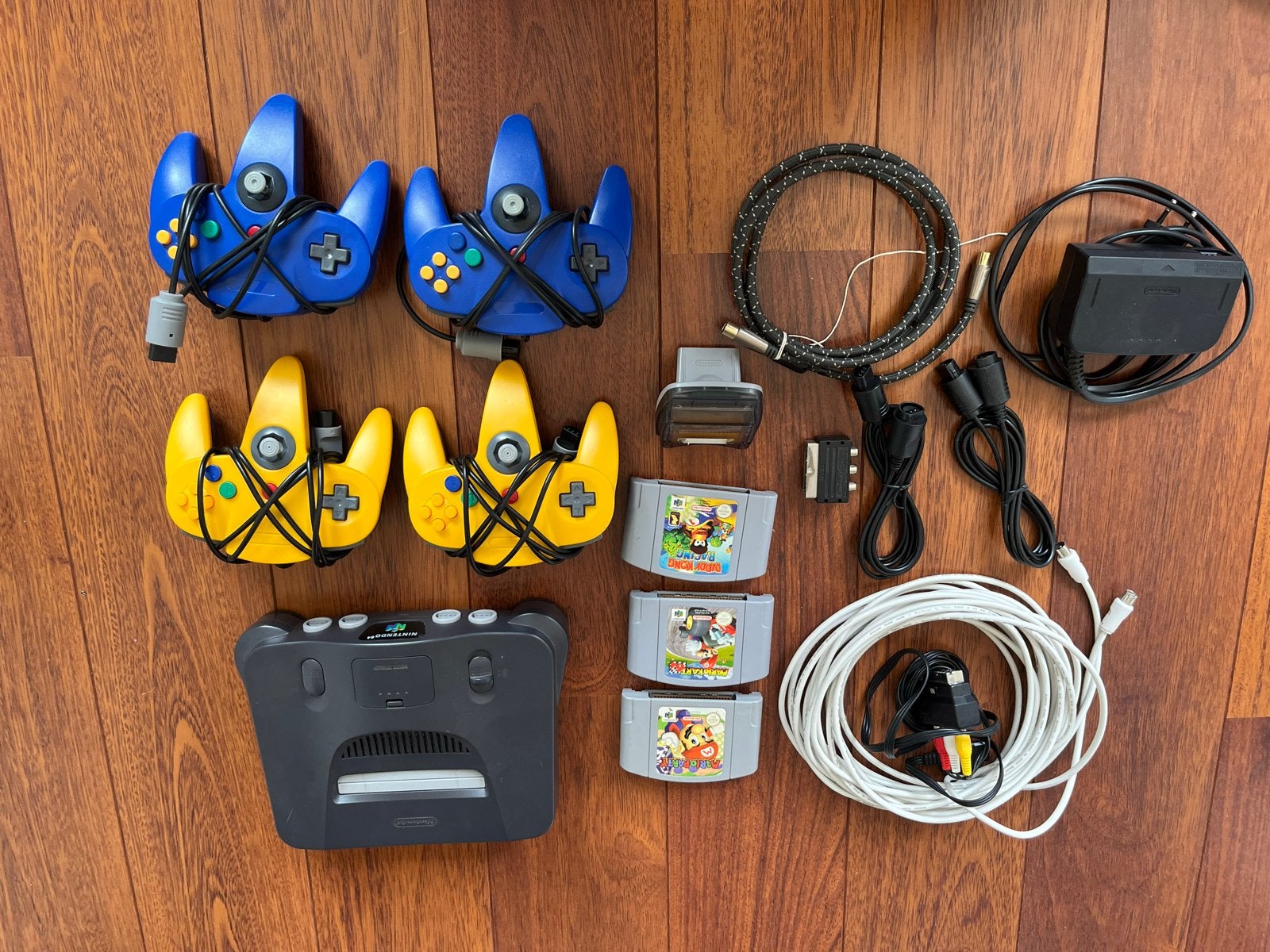 Nintendo 64 Console met 4 controllers en 3 spellen, Ophalen of Verzenden, Gebruikt, Met 3 controllers of meer, Met games