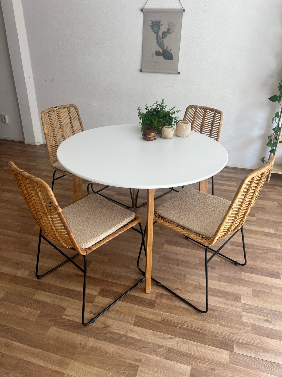4 rotan stoelen met metalen poten., Ophalen, Overige kleuren, Riet of Rotan, Vier