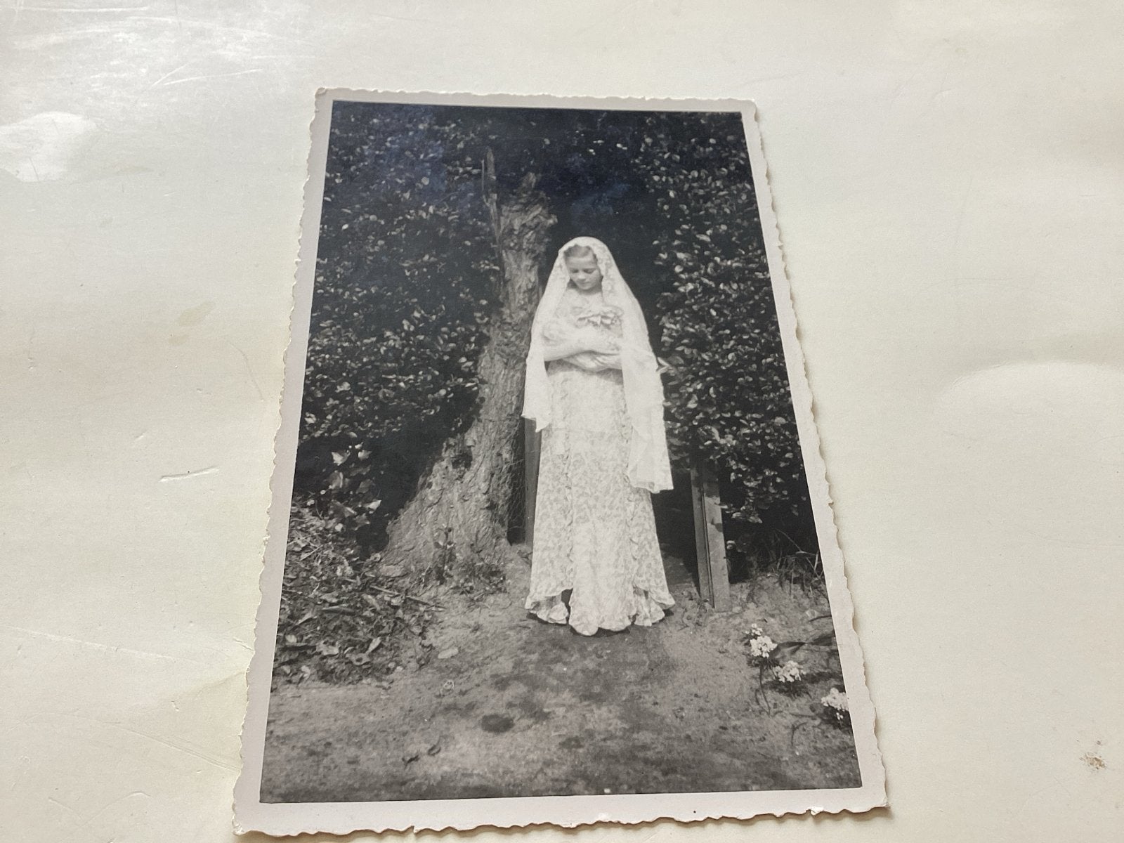 Communie een meisje in communiejurk, Ophalen of Verzenden, 1920 tot 1940, Ongelopen