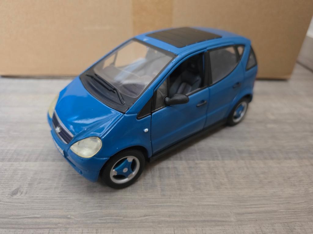 Mercedes A klasse 1:18 maisto, Hobby en Vrije tijd, Modelauto's | 1:18, Ophalen of Verzenden, Gebruikt, Auto, Maisto