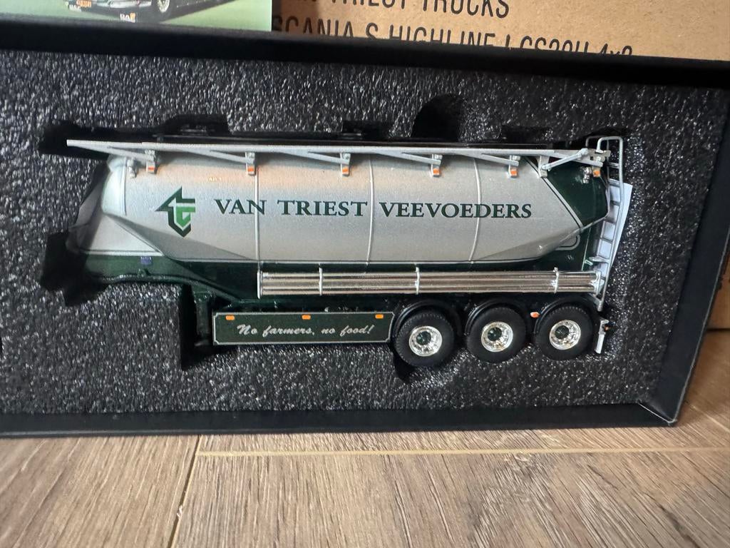 WSI 1:50 DAF XG bulkoplegger Van Triest Veevoeders, Hobby en Vrije tijd, Ophalen of Verzenden, Nieuw, Bus of Vrachtwagen, Wsi