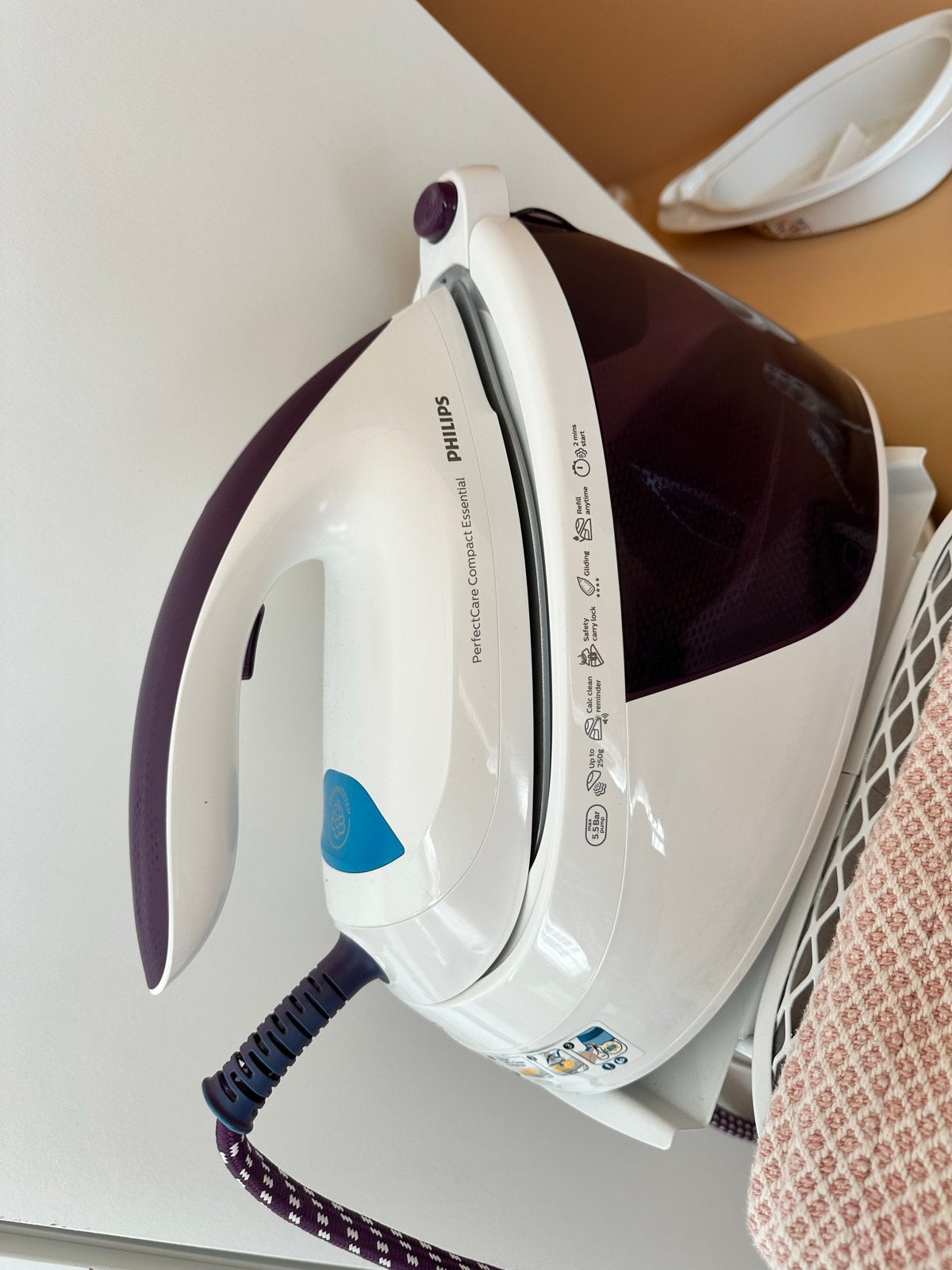 Philips PerfectCare Compact Essential stoomgenerator, Ophalen, Zo goed als nieuw, Strijkijzer met snoer