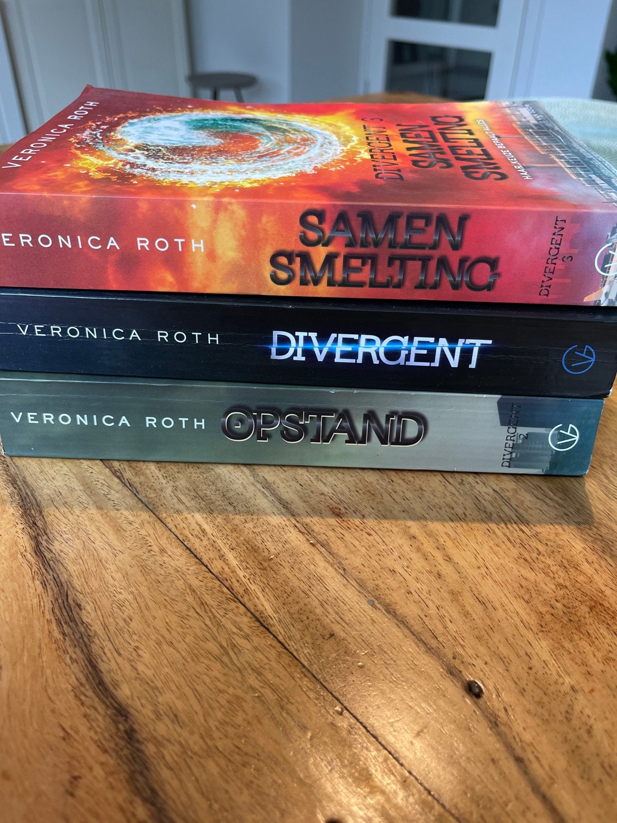 Divergent trilogie - Veronica Roth (3 boeken), Boeken, Ophalen of Verzenden, Gelezen, Nederland