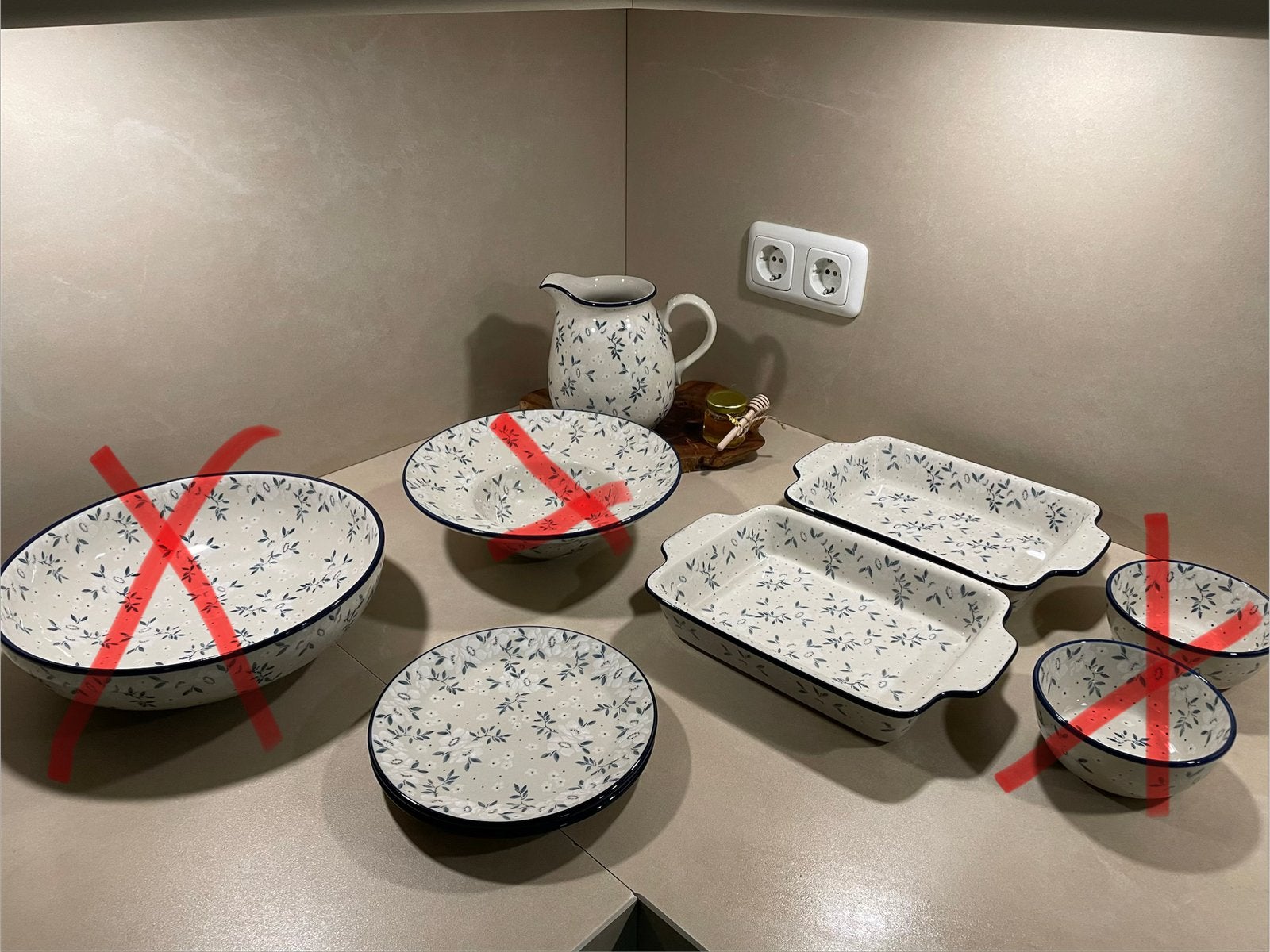 Bunzlau Castle servies set: ovenschalen, borden, kan, Overige typen, Nieuw, Ophalen of Verzenden, Overige stijlen