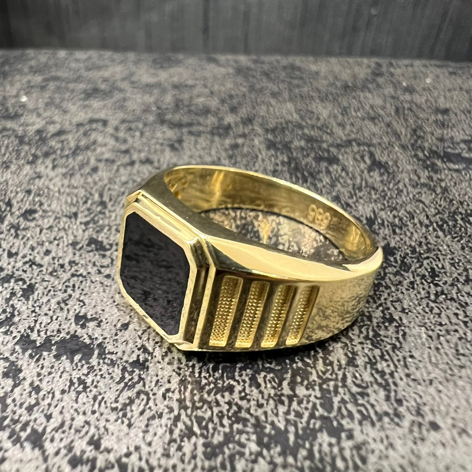 14k gouden zegelring met onyx zwart steen, Ophalen of Verzenden, Zo goed als nieuw, Goud, Dame