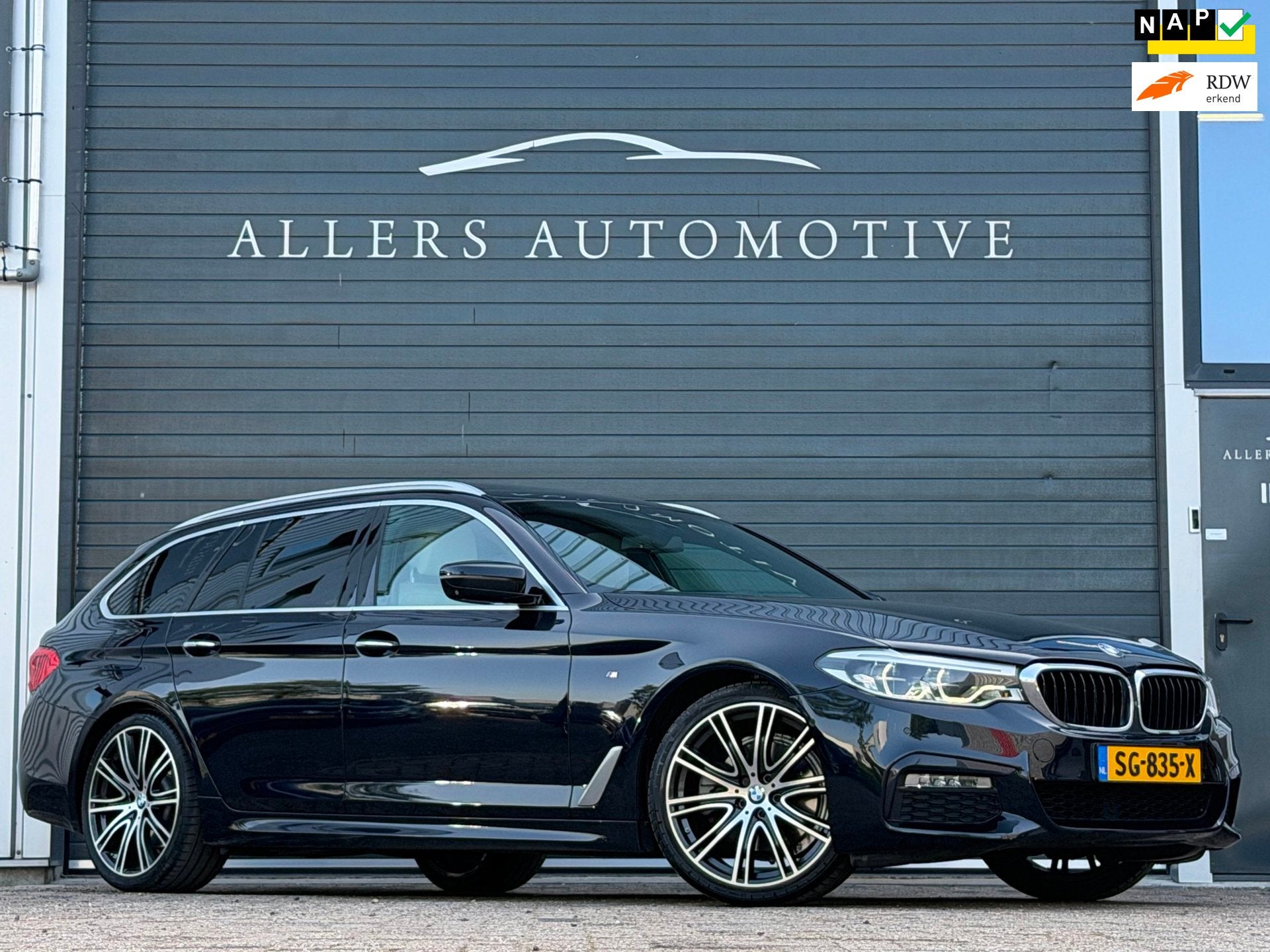 BMW 5-serie Touring 520i High Executive|LEDER|PANO|HARMAN KA, Auto's, BMW, Automaat, 1998 cc, Achterwielaandrijving, Gebruikt