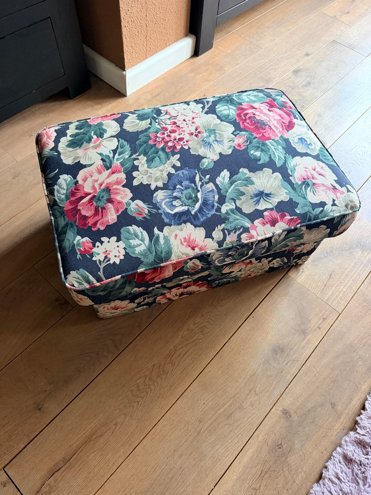 Voetenbankje IKEA Ektorp, Ophalen, Minder dan 50 cm, Zo goed als nieuw, Stof